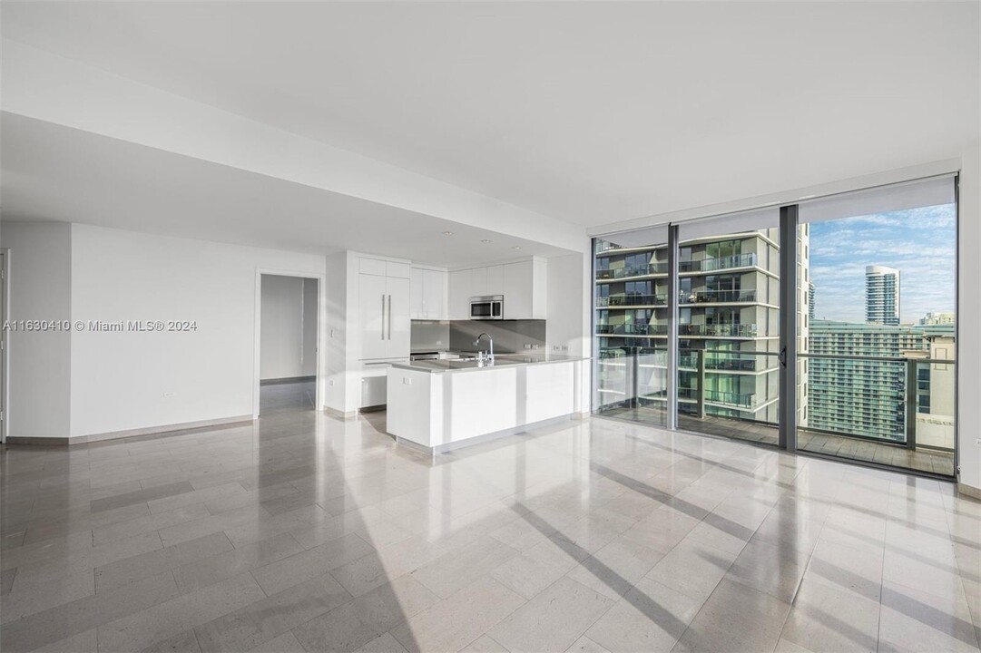 88 SW 7th St, Unit #3302 in Miami, FL - Foto de edificio