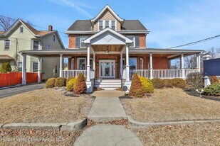 411 Albany Ave in Kingston, NY - Building Photo