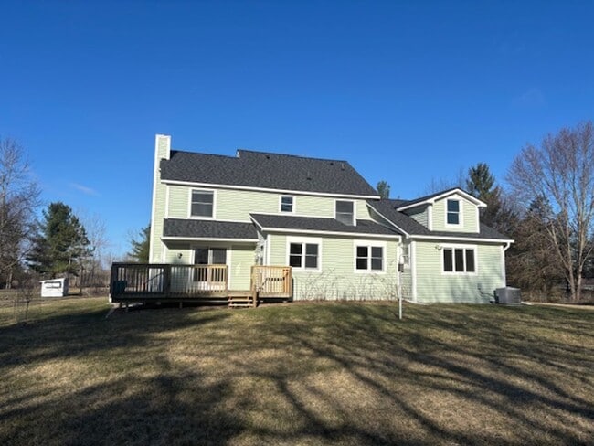 6876 Nollar Rd in Whitmore Lake, MI - Building Photo - Building Photo