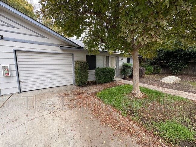 2038 S Cain St in Visalia, CA - Building Photo - Building Photo