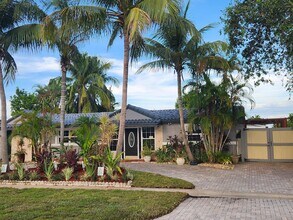 1320 SE 2nd Terrace in Deerfield Beach, FL - Building Photo - Building Photo