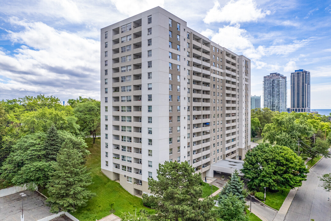 Grenadier Village in Toronto, ON - Building Photo