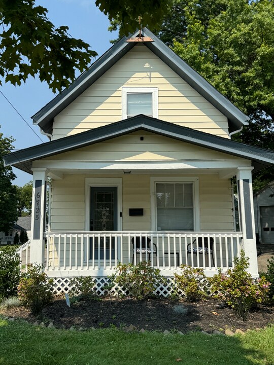 6725 Alpine Ave in Cincinnati, OH - Building Photo