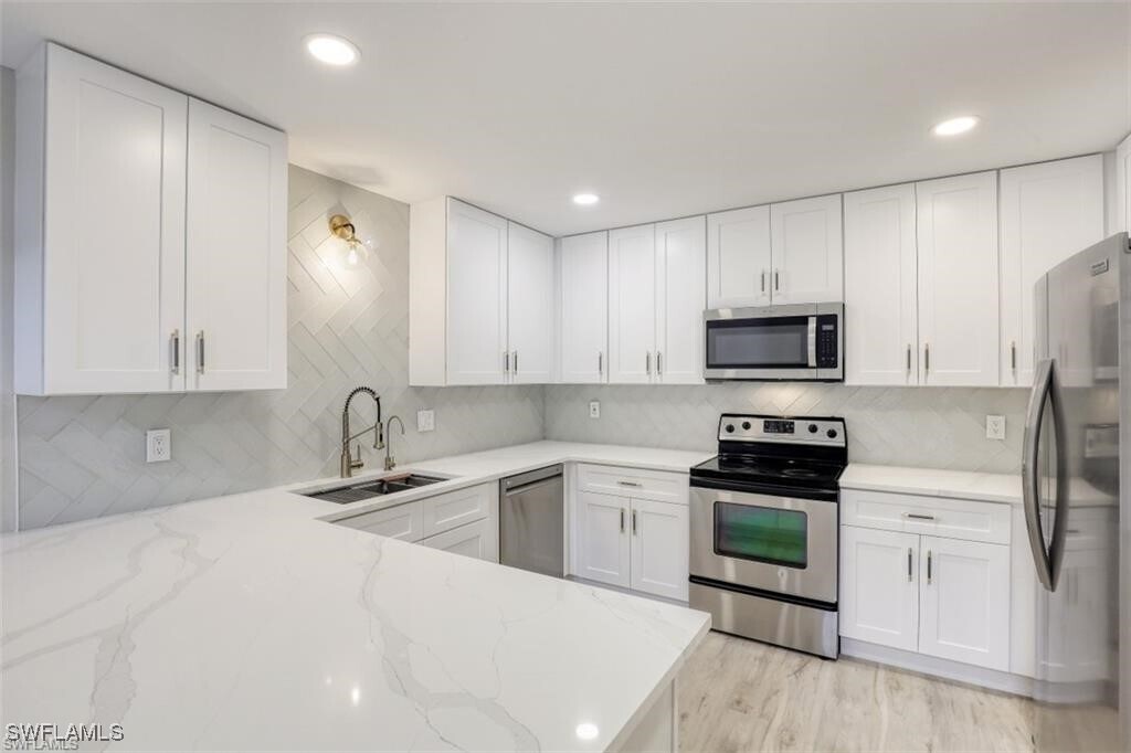 13131 Whitehaven Ln in Ft. Myers, FL - Building Photo