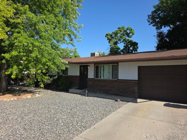 property at 1632 Walnut Ave