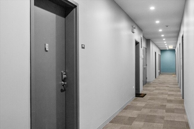 830 N Milwaukee Ave in Chicago, IL - Building Photo - Building Photo