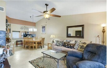 9270 Lake Park Dr in Ft. Myers, FL - Foto de edificio - Building Photo