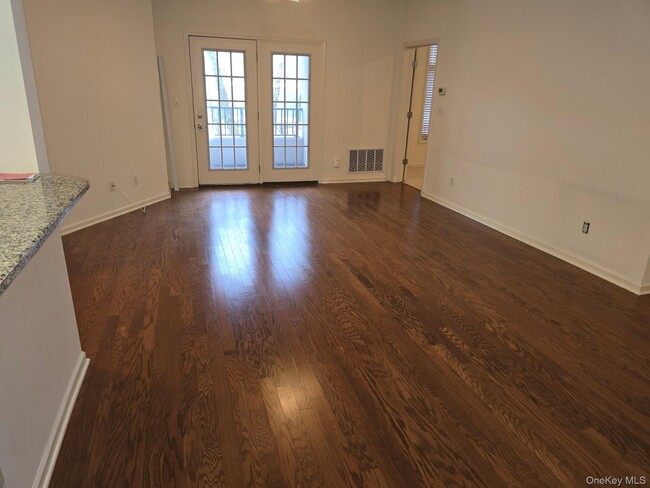 410 Westchester Ave in Port Chester, NY - Building Photo - Building Photo