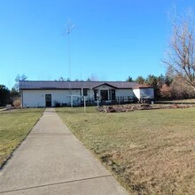 N9362 7th Ave in Necedah, WI - Foto de edificio - Building Photo