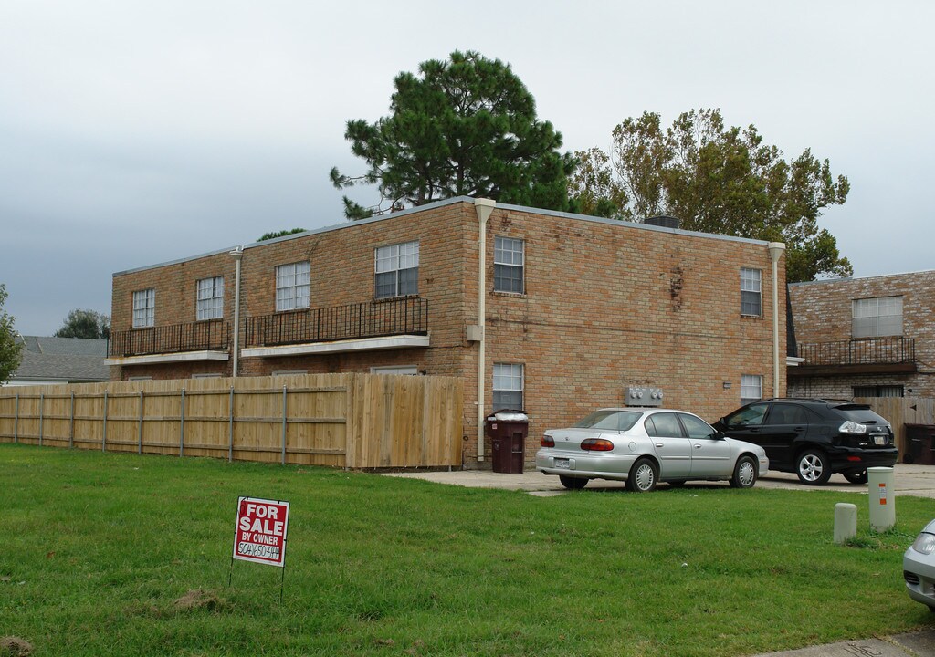 3564 Martinique Ave in Kenner, LA - Foto de edificio