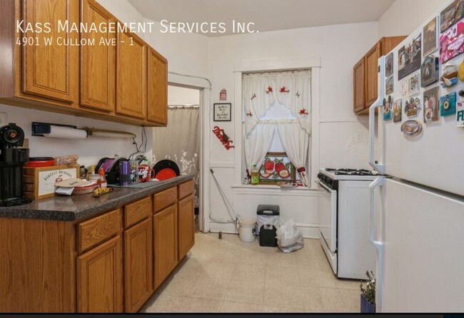 property at 4901 W Cullom Ave