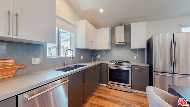 547 N W Knoll Dr in West Hollywood, CA - Building Photo - Building Photo