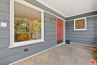 11930 Briarvale Ln in Los Angeles, CA - Foto de edificio - Building Photo
