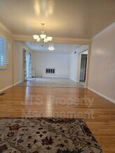 1033 Woodshire Way in Sacramento, CA - Building Photo - Building Photo