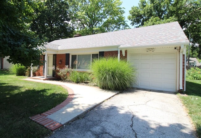 property at 2206 Somerset Dr