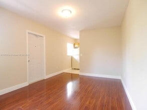 6555 SW 59th Pl, Unit 3 in South Miami, FL - Building Photo - Building Photo