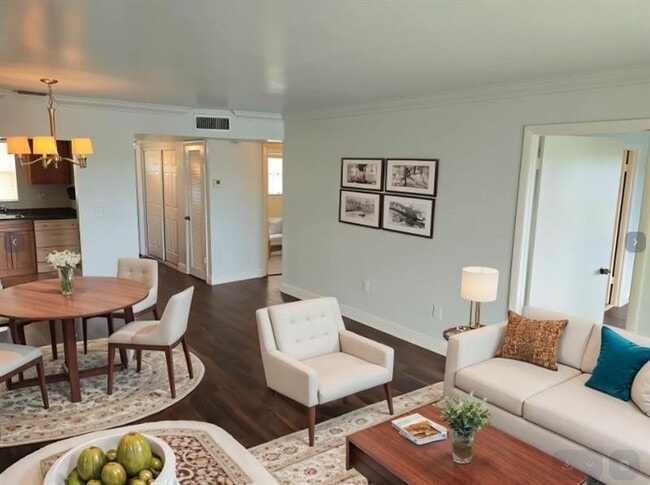 8225 Sunrise Lakes Blvd in Sunrise, FL - Building Photo - Building Photo