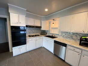 4711 E 4th Pl in Tulsa, OK - Building Photo - Building Photo