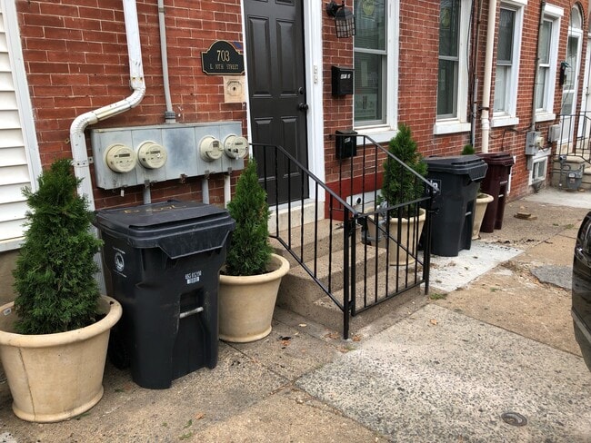 703 E 10th St, Unit Apartment 2