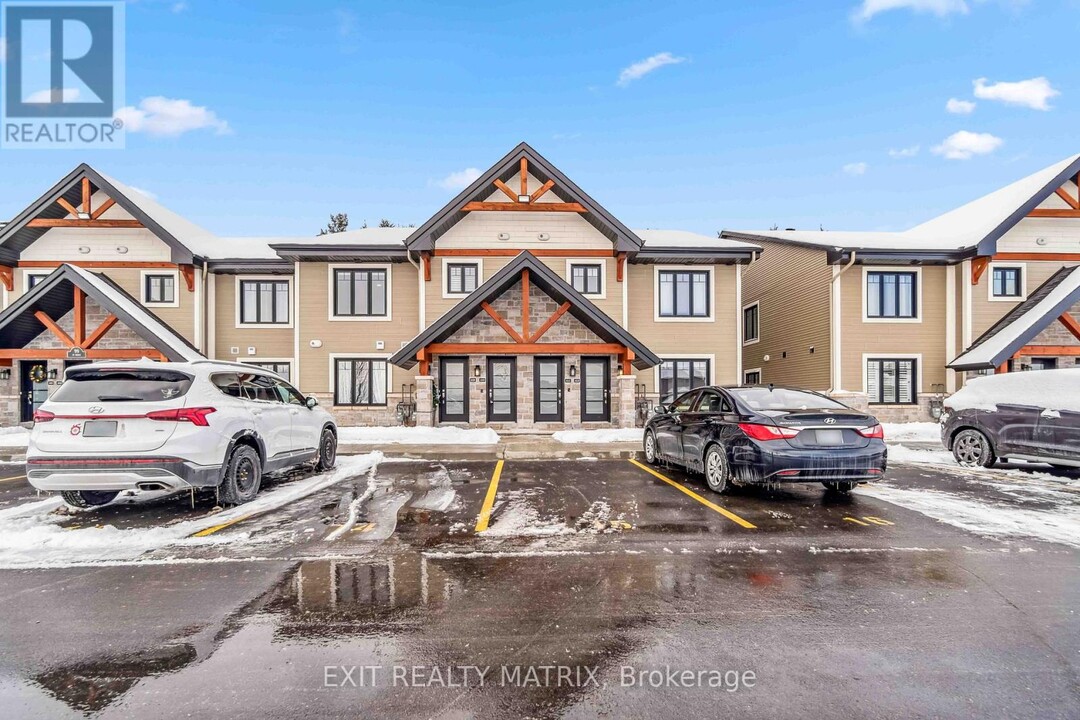 410-499 ST MORITZ Trl in Embrun, ON - Building Photo