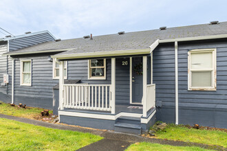 River Grove in Astoria, OR - Foto de edificio - Building Photo