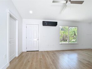 7341 Hart St in Englewood, FL - Building Photo - Building Photo