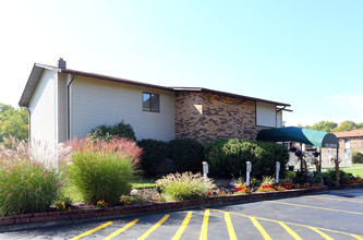 Hillbrook Apartments in Austintown, OH - Building Photo - Building Photo