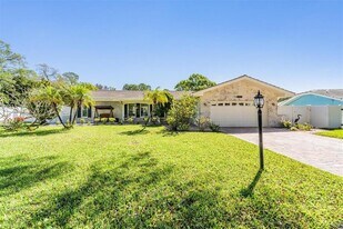 1001 Grovewood Ct in Clearwater, FL - Building Photo