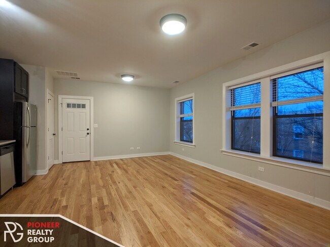 2207 W Eastwood Ave in Chicago, IL - Building Photo - Building Photo