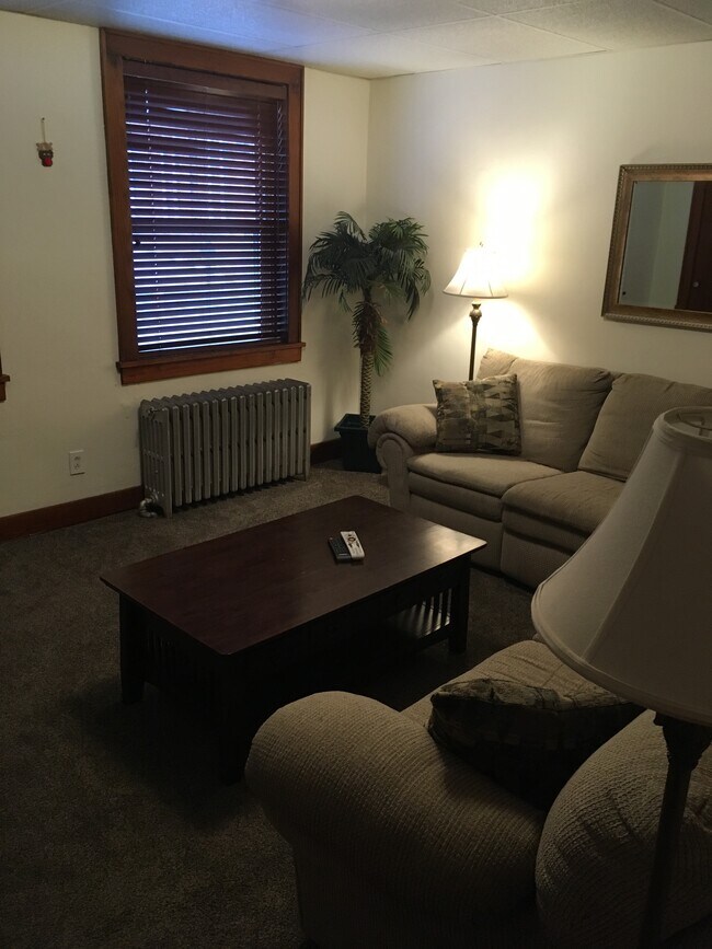 143 W Market St Apartments and Nearby Cadiz Apartments For Rent Cadiz, OH