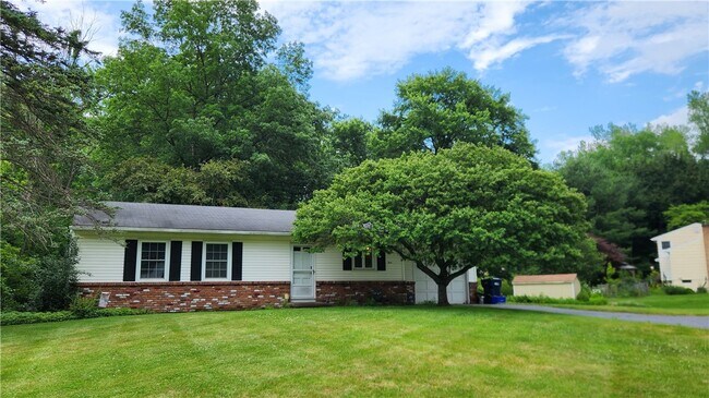 4 Brook Hollow in Pittsford, NY - Building Photo - Building Photo