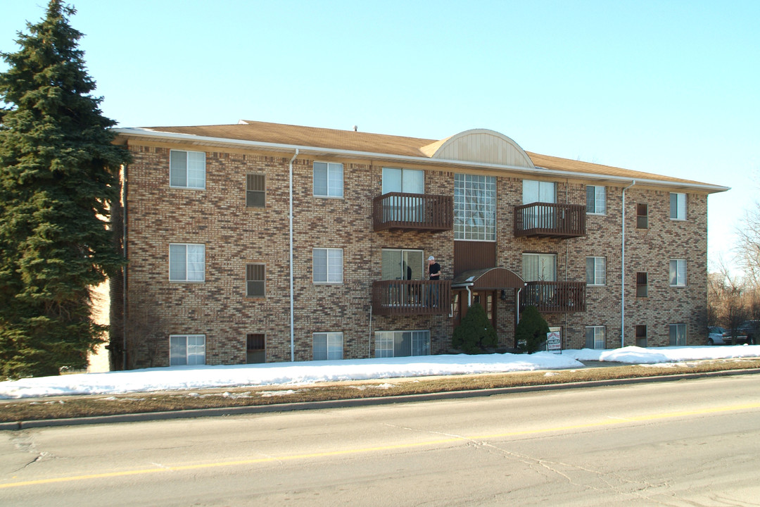 Bradley Manor Apartments in Rockwood, MI - Building Photo