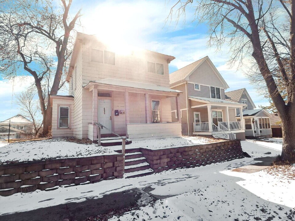 690 York Ave in St. Paul, MN - Building Photo