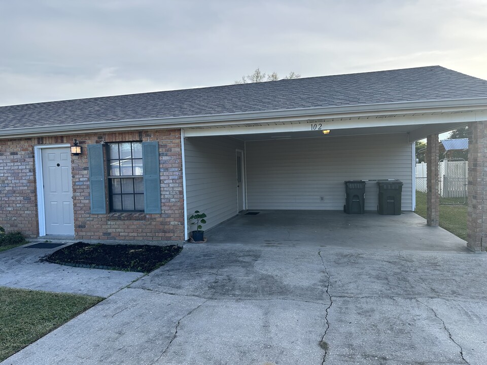 102 Wheat Cir in Scott, LA - Building Photo