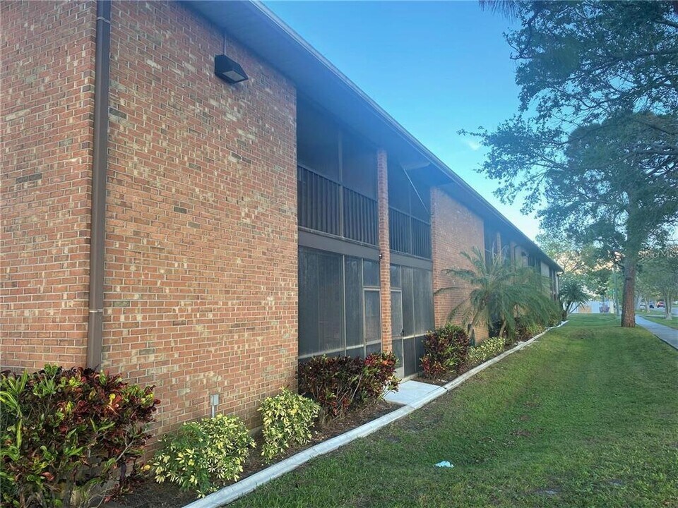 111 Airport Ave W in Venice, FL - Building Photo