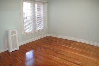 22 Parkway Rd in Brookline, MA - Building Photo - Building Photo