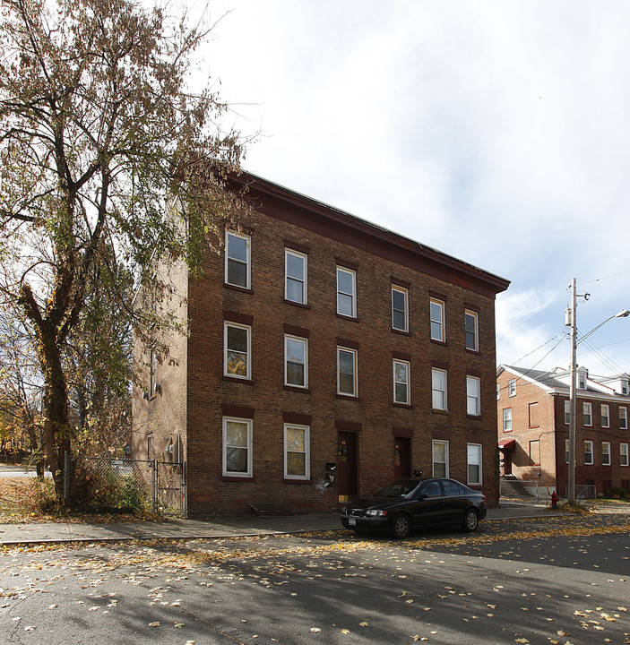 41 Harmony St in Cohoes, NY - Foto de edificio