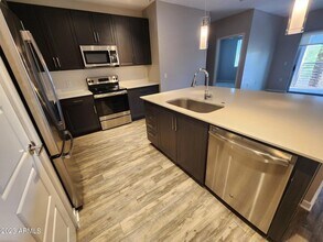 200 E Thomas Rd, Unit 2 in Phoenix, AZ - Foto de edificio - Building Photo