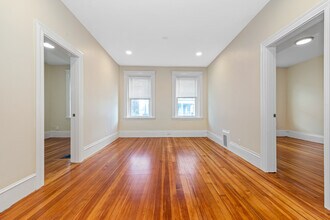 40 Brackett St, Unit 2 in Boston, MA - Building Photo - Building Photo