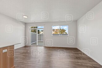 212 S Woodlawn Rd in Spokane, WA - Foto de edificio - Building Photo