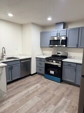 6235 Dias Ave in Sacramento, CA - Foto de edificio - Building Photo