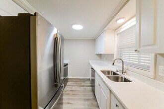 5009 Silk Oak Dr in Sarasota, FL - Building Photo - Building Photo
