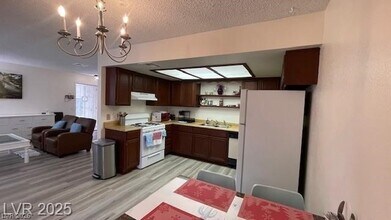 5576 W Rochelle Ave. in Las Vegas, NV - Building Photo - Building Photo