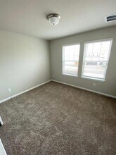 906 Main St in Hutto, TX - Building Photo - Building Photo