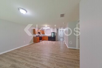 2103 Roosevelt Ave in Alva, FL - Foto de edificio - Building Photo