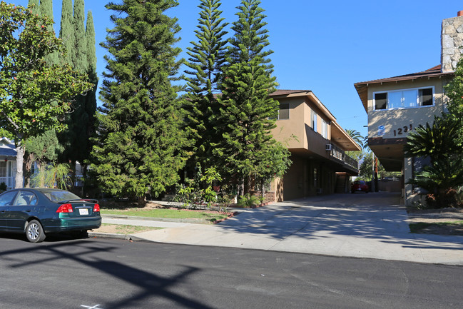 1227 Orange Grove Ave in Glendale, CA - Foto de edificio - Building Photo