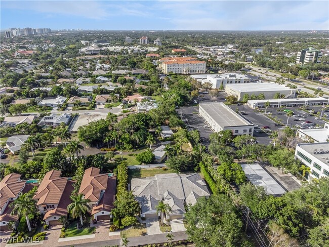 4895 W Blvd Ct-Unit -2 in Naples, FL - Building Photo - Building Photo