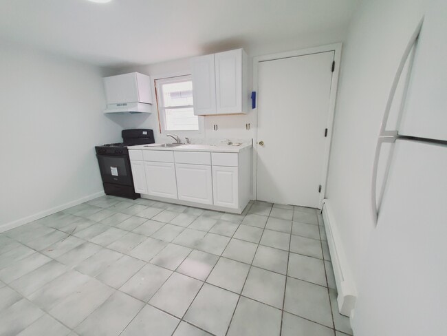 12 Houston Ter, Unit 4