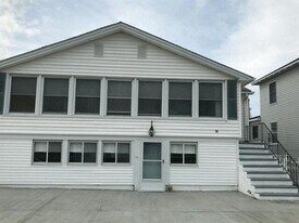 18 Lowell St in Seabrook, NH - Building Photo