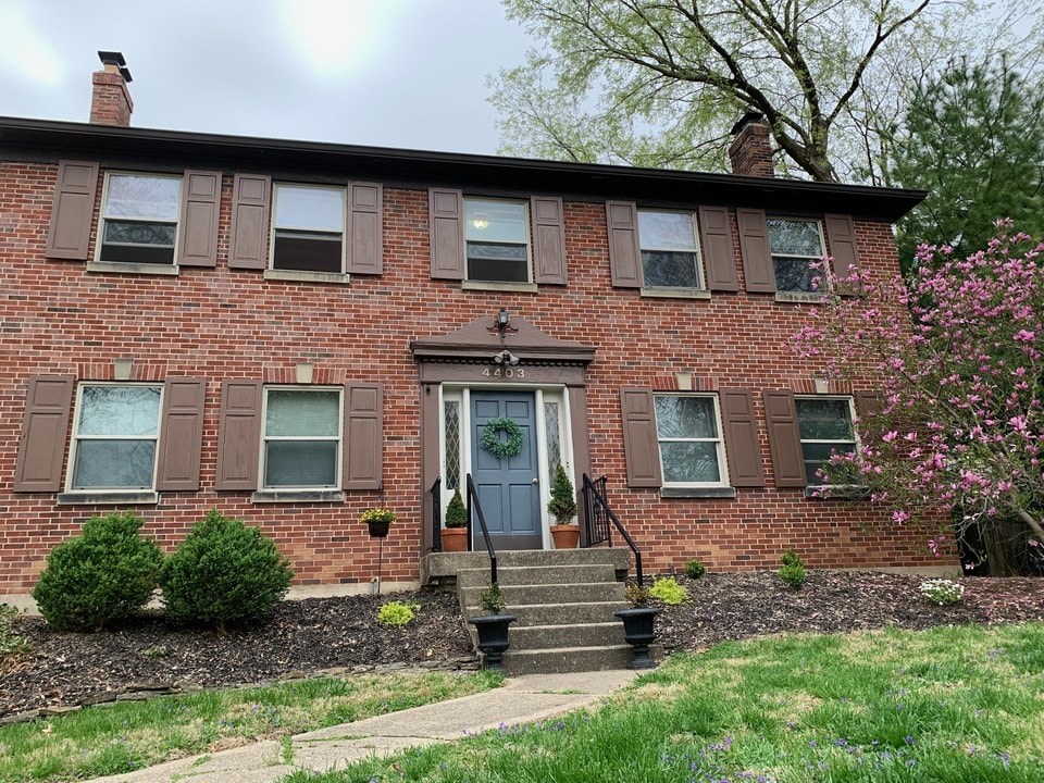 4403 Erie Ave, Unit 2 in Cincinnati, OH - Foto de edificio